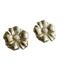 Vintage Clip On Earrings Flower Gold Toned Metal with Pink Center Floral Jewelry - £10.54 GBP