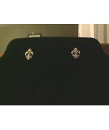 Silver Cubic Zirconia CZ Fleur De Lis Studs Post Earrings 1/2” - $300.63 MXN