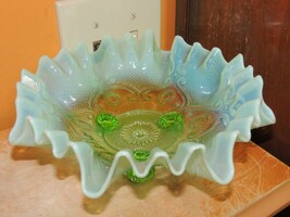 Carnival Glass Bowl 8.5&quot; Green Opalescent bead quilted daisy scroll Ruff... - $34.71 CAD
