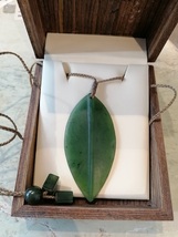 Beautiful Jade leaf shape large pendant / Long necklace - £99.55 GBP