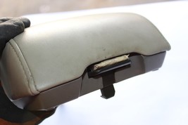 2003-2006 INFINITI G35 SEDAN CENTER ARM REST LID WITH REAR VENTS J5106 image 7