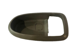 2002-2005 Hyundai Sonata Front Right Interior Door Handle Bezel P/N 82621-3D000 - £8.41 GBP