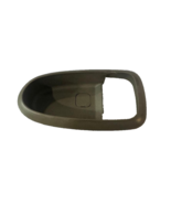 2002-2005 HYUNDAI SONATA FRONT RIGHT INTERIOR DOOR HANDLE BEZEL P/N 8262... - $10.88