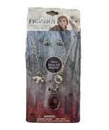 Disney&#39;s Frozen II Anna &amp; Elsa Lenticular Necklace and Earring Set - $94.22 MXN