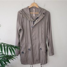 Bailey 44 | Tan Silk Cinch Waist Zip &amp; Button Front Jacket with Hood, size small - £61.86 GBP