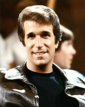 Henry Winkler as Fonzie in black t-shirt and leather jacket 8x10 photo Happy Day - £7.79 GBP