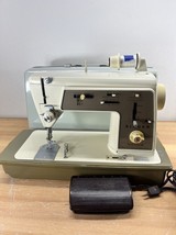 Singer Touch And Sew Zig Zag Sewing Machine Model 636 W/ Foot Pedal + Ca... - $1,068.39 MXN