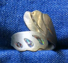 Elegant Iridescent Shell Silver-tone Cross-over Ring 1970s vintage size 10 - $12.95