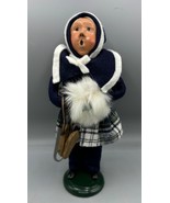 Vtg Byers Choice 1991 Caroler Figurine Plaid Skirt Wooden Skates - $798.24 MXN