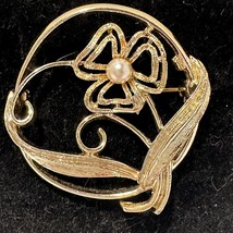 Sarah Coventry &quot;Precious&quot; 1973 Brooch Pin Gold Tone Flower Faux Pearl - $18.53