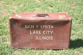 OLD CARDBOARD PAPER THIN LUGGAGE SUITCASE TRAVELLING MAN DAN SMITH LAKE ... - £54.83 GBP