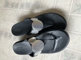 Crocs Sanrah Womens Size 11 Black Silver Walking Flip Flops Comfort Sandals - £21.50 GBP