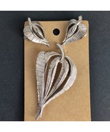 Vintage Mid-Century Silvertone Leaf Brooch Pin &amp; Clip-On Earrings Set Re... - $378.57 MXN