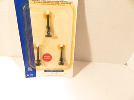 HO TRAINS VINTAGE LIFE-LIKE HO/ N SCALE 1208 THREE LIGHTED STREET LIGHTS... - $7.55