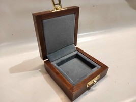 Wooden case for expert coins or medals 1 box 50x50mm in sail...-
show or... - $30.69