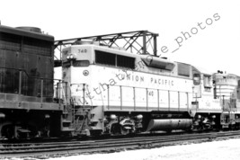 Union Pacific 740 GP35 EMD Chicago ILL 1967 Photo - $14.95