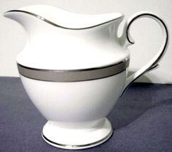 Lenox Onyx Frost Creamer Footed 8 oz. Platinum Trim USA New No Box - €27,57 EUR