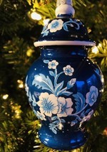 Robert Stanley Glass Christmas Ornament Chinoiserie Ginger Jar Blue Whit... - £12.12 GBP