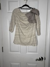 ANTHROPOLOGIE DELETTA Heathered Cream top with gray Silk bow shoulder Si... - $20.57