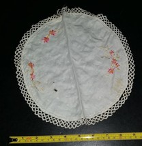 Vintage Handmade Embroidered Crochet Edge 10 inch Round Doily - £7.85 GBP