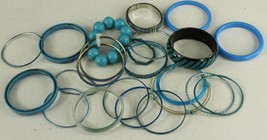 Vintage Costume Jewelry Mixed Bag Lot Bracelets Light Blue Plastic Craft... - €15,42 EUR