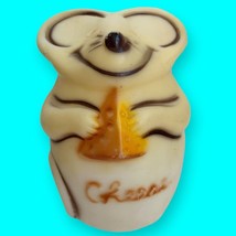 Mouse Cheese Shaker Holding Cheese Wedge Chadwick Brand Vintage 1976 Pla... - £12.71 GBP