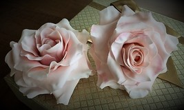 Two blush pink fondant roses cake topper. Gum paste flowers. Fondant flowers - $55.00+