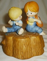 CHARMING ENESCO 1980 PORCELAIN MUSIC BOX BOY &amp; GIRL BROTHER &amp; SISTER PLA... - £12.78 GBP