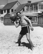 Warner Baxter Bare Chested By His Malibu Beach House Working Out 8X10 Photo - £7.52 GBP