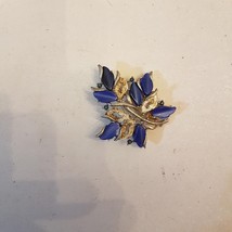 Coro Signed Thermoset Blue Leaf Brooch Vtg Silver Tone Pin For Parts Or Repair - £4.76 GBP