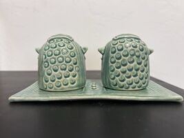 Vtg Florence Ceramics Green Salt &amp; Pepper Shakers Mint (1942-1964) Signed - $39.59