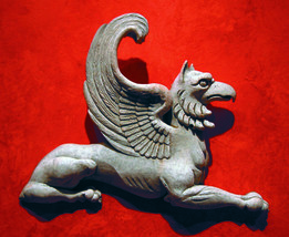 Griffin Figure Sculpture - $734.99 MXN