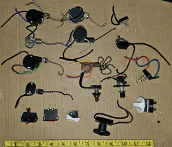 24EE47 ASSORTED ELECTRICAL SWITCHES: (7) PULL CHAINS, (3) ROCKERS, ET AL... - $9.45