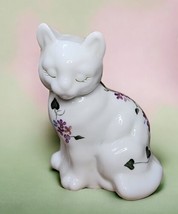 Fenton Art Glass Sitting Cat -Violets In The Snow- Hand Painted P Hayhur... - $69.29