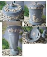 “Wedgwood” Creame Grapes Leaves On Glossy Blue Vase Trinket Dish Pick 1^^ - €39,67 EUR+