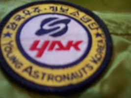  YAK-YOUNG ASTRONAUTS WIND BREAKER ADULT SMALL - $187.79 MXN