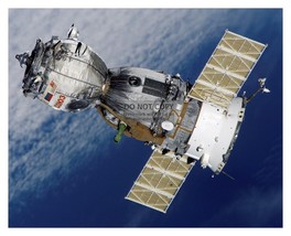 Soyuz 19 Spacecraft During APOLLO-SOYUZ Test Project In Space 8X10 Nasa Photo - £6.67 GBP