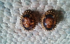Vintage Signed Florenza Root Beer Cameo Clip-on Earrings 1&quot; Long, Used - £39.22 GBP