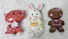 3 Vintage Avon Kids Solid Perfume Red Calico Cat Bunny w Carrot Gingerbr... - $336.63 MXN