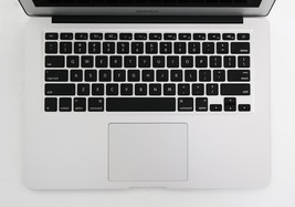 Apple MacBook Air A1466 13" Core i5 8GB 128GB SSD MJVE2LL/A ISSUE image 3