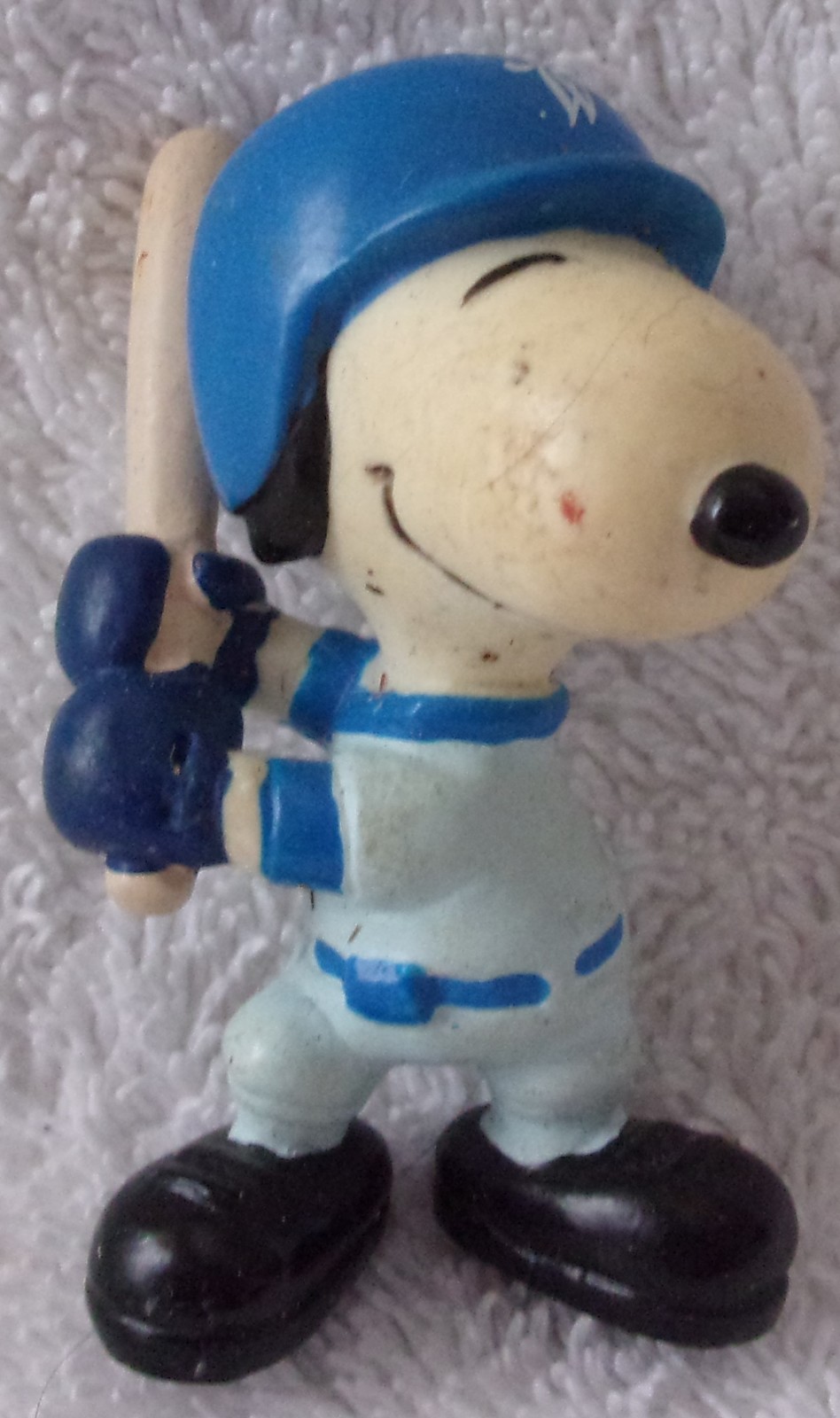 Whitman’s Peanuts Snoopy Baseball Player PVC Figure 1998 - $3.99