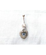 Double Heart with Engraved Edges and Blue Center on 14g Clear CZ Belly Ring - €6,86 EUR Double Heart with Engraved Edges and Blue Center on 14g Clear CZ Belly Ring - €6,86 EUR