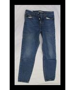 Levis Premium Womens Wedgie Jeans with Button Up Fly Closure 27x28 - $453.83 MXN