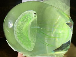Vintage Handblown Art Glass Iridescent Green Jellyfish Paperweight 5 1/2&quot; Tall - £14.16 GBP