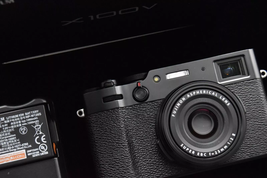 Fujifilm X100V 26.1MP Fuji Camera Black with Box - £521.84 GBP
