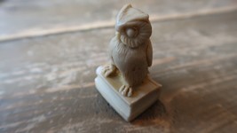 Vintage 1 7/8&quot; Carved Owl on Book Figurine - £19.77 GBP