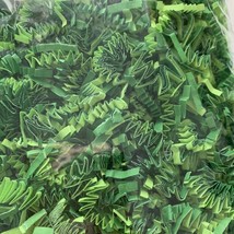 Green Crinkle Cut Paper Shreds Filler Gift Baskets Bags Display Decorati... - $7.95