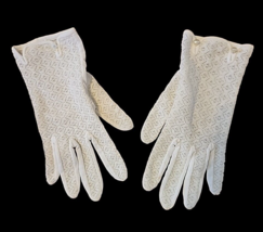 Small  White Lace Ladies Gloves Vintage 1950s AS IS Missing 1 Button - £16.06 GBP