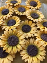 One dozen fondant sunflowers. Gum paste flowers, fondant flowers. Cake topper - £2.39 GBP+