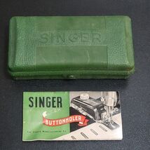 Vintage Singer Buttonholer 160506 With Original Case and 4 Templates Mad... - $466.26 MXN
